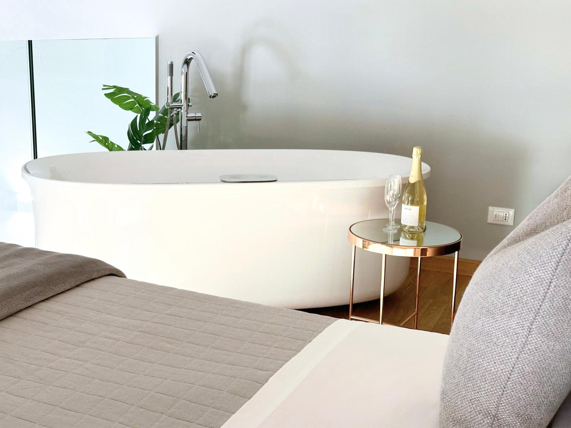 Apartment Jacuzzi Luxury In The Town Centre *